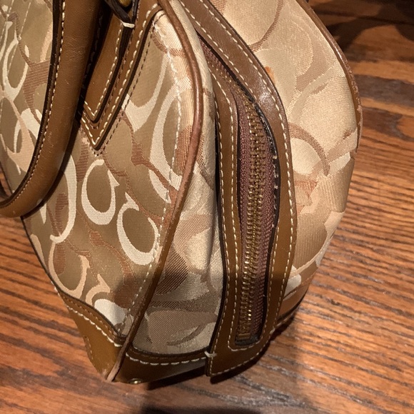 Well Loved Coach Logo Handbag - Picture 8 of 15